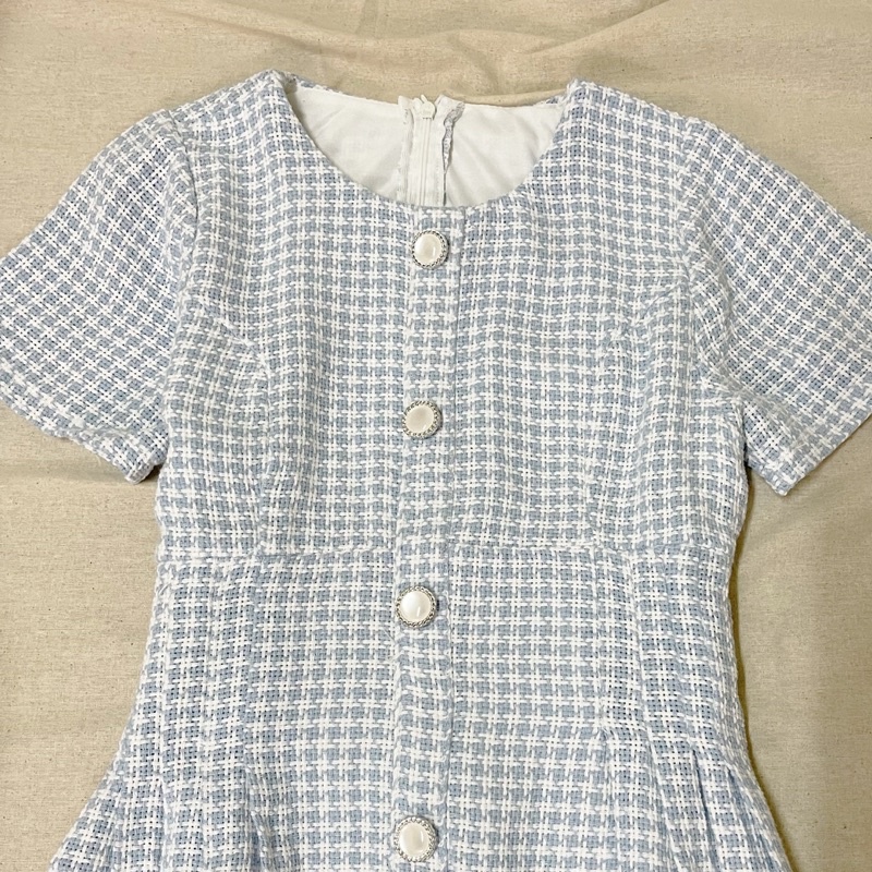 Đầm tweed tay ngắn phối nút