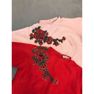 Đầm gấm suông hoa nổi