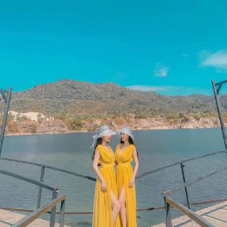 Đầm maxi vàng đỏ phối lưới ngực