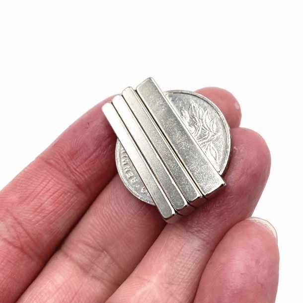 Nam châm 30x5x3mm dạng chữ nhật N42 MẠ NIKEN