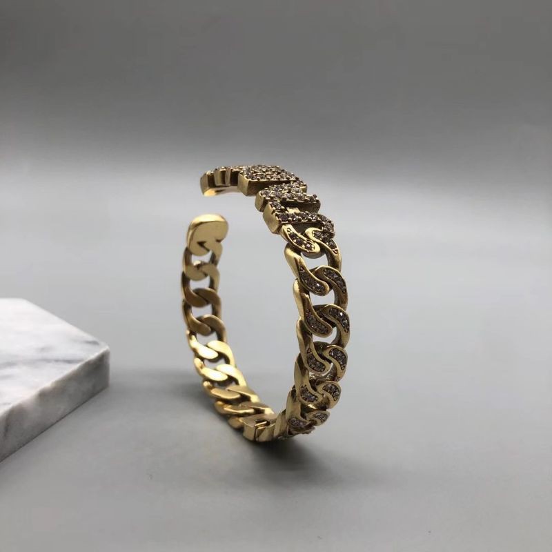 Vòng Tay Dior Kiểu Dáng Thời Trang Sang Trọng Cho Nữ