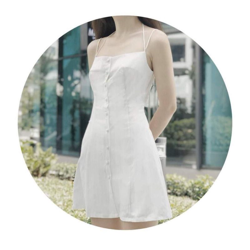 Đầm trắng dây chéo nút bọc