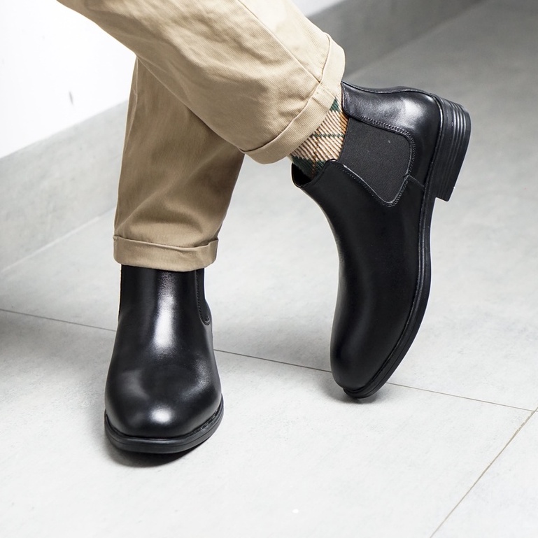 BOOT NAM chelsea cổ lửng có hai màu ,da thật mũi tròn