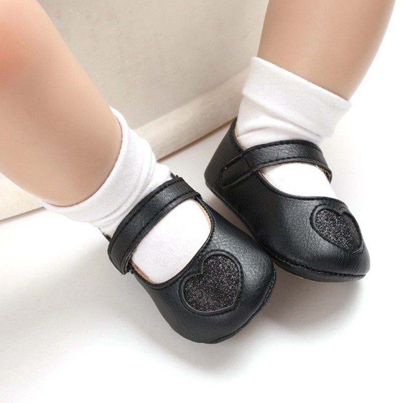 Giày Hình Trái Tim Đế Mềm Chống Trượt Cho Bé Tập Đi
