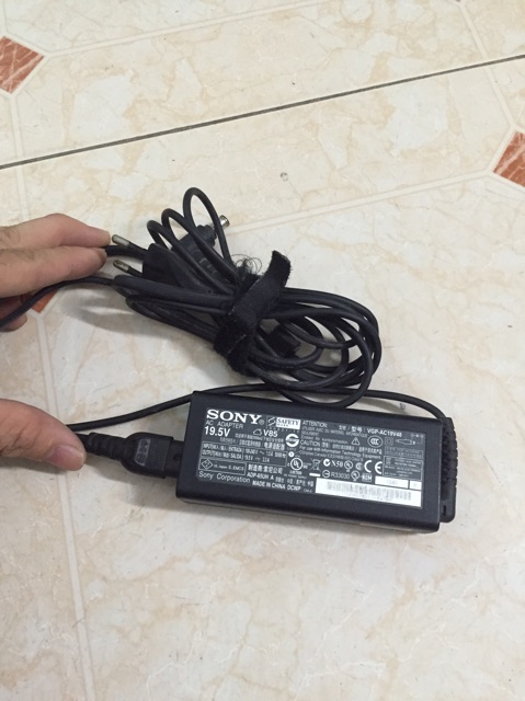 Sạc laptop zin hãng sony vaio 19.5v- 3.3A