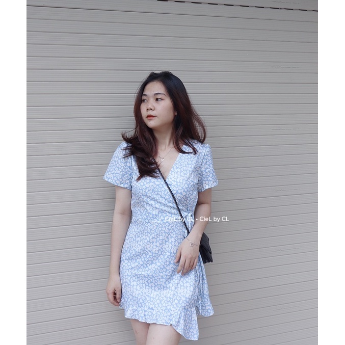 Đầm xanh hoa nhí vạt xéo