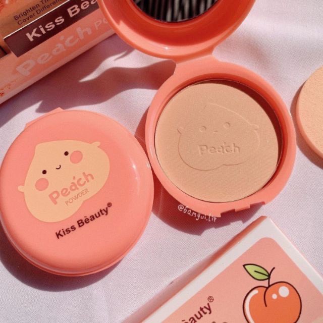 Phấn nén trái đào kiềm dầu Kiss beauty | BigBuy360 - bigbuy360.vn