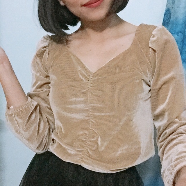 Áo nhung cổ vuông
