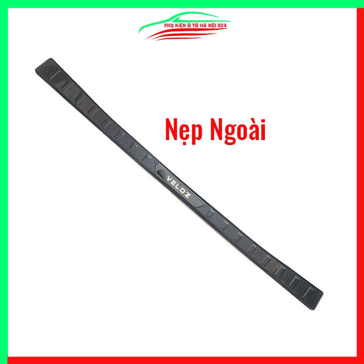 Ốp chống trầy cốp Veloz 2022-2023 vân cacbon sáng bóng chống trầy bảo vệ xe