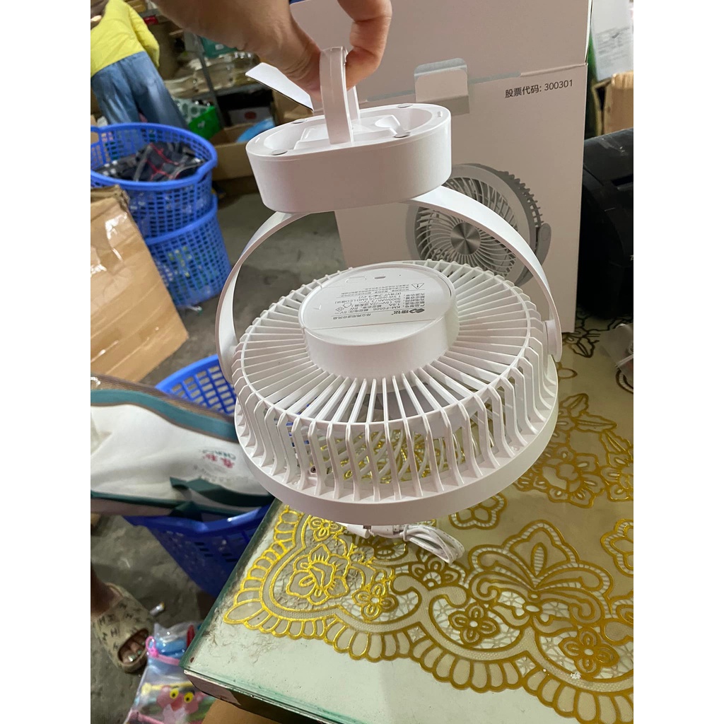 Quạt tích điện F0506 đa chức năng, để bàn, treo tường an toàn, thông minh