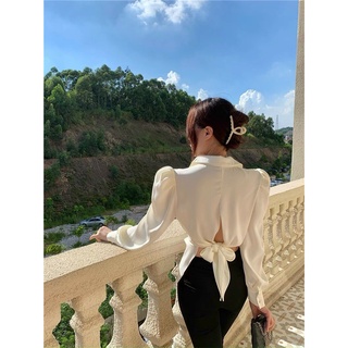 Áo sơmi phi lụa nút bọc cách điệu phối nơ lưng