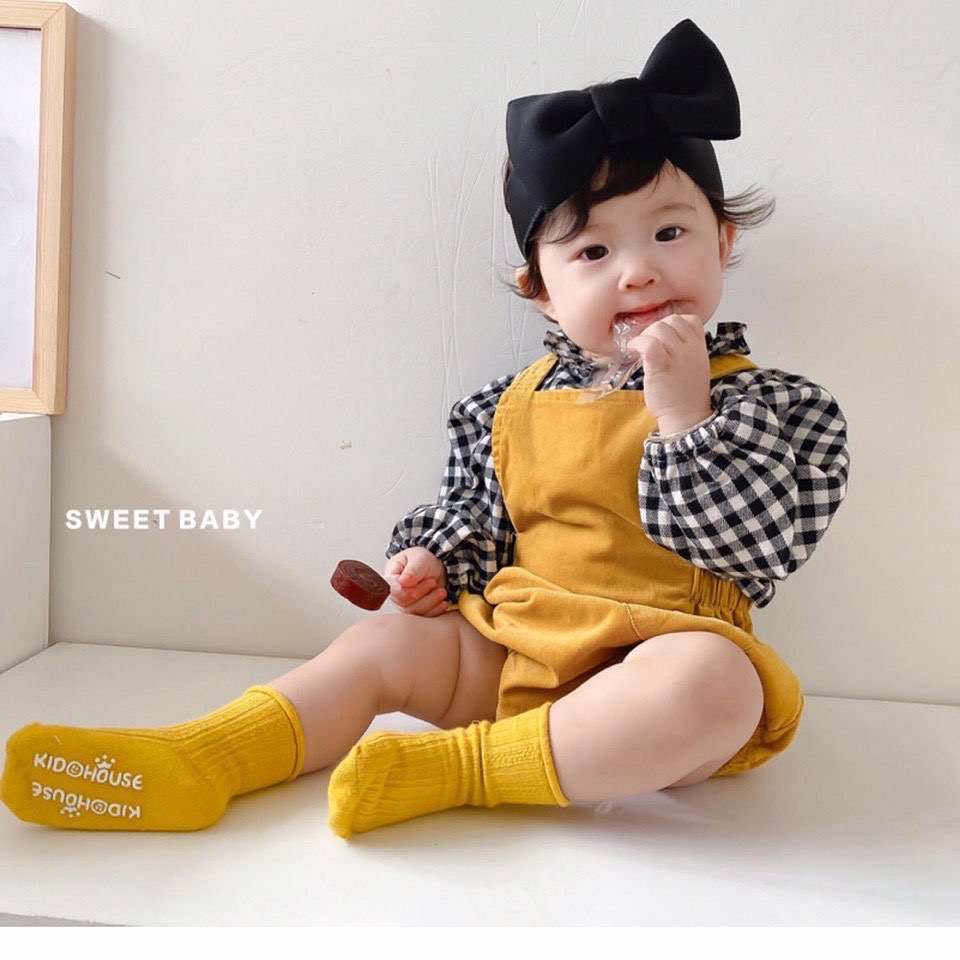 Quần yếm cho bé gái kèm áo yếm dài tay chất liệu nhung mịn màu đỏ vàng cho bé 4-13kg