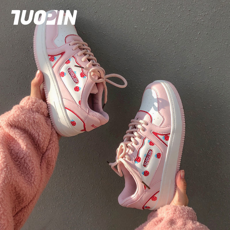 Giày thể thao trắng họa tiết dâu tây thời trang xuân 2021 dành cho nữ