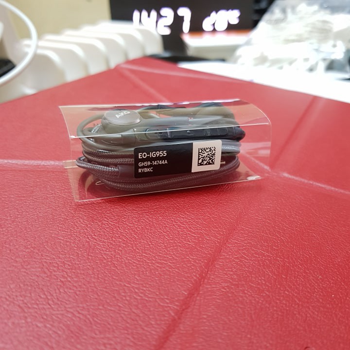 Tai nghe akg s8,s9,note8,note9 tặng núm,hộp