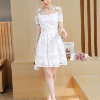 Đầm ren xòe