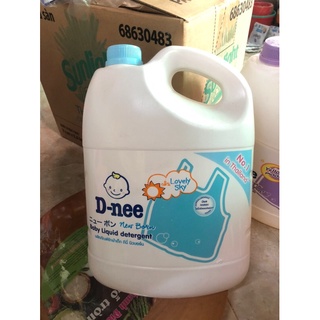 Nước giặt Dnee