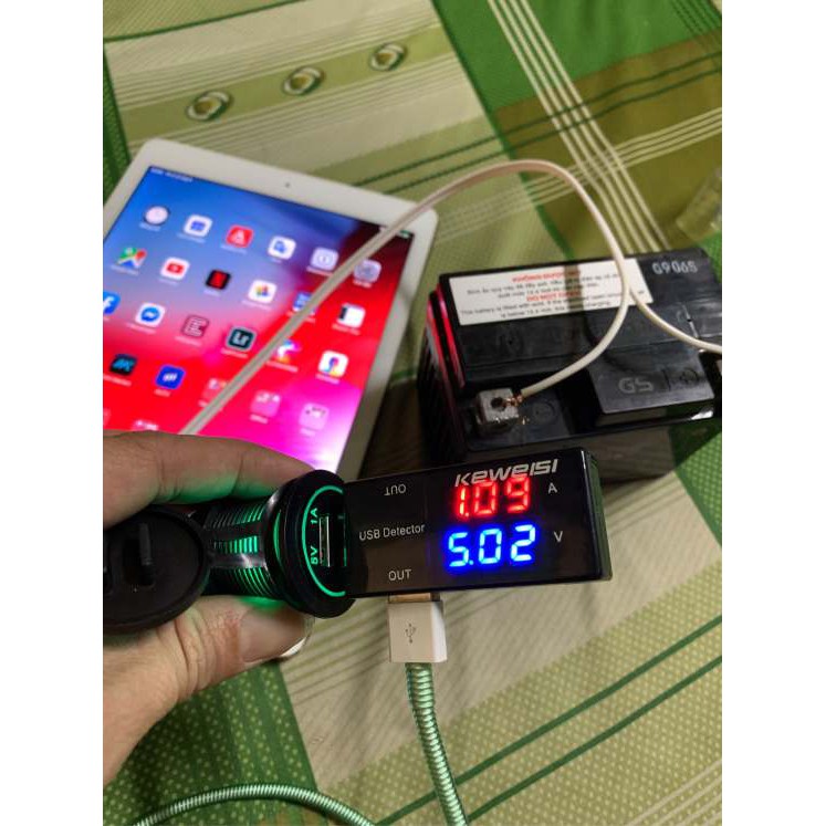 Sạc điện thoại trên xe máy, ô tô, xe tải chuyển đổi từ bình ắc quy 12-24V