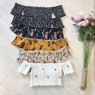 Áo croptop trễ vai màu xanh dương đậm