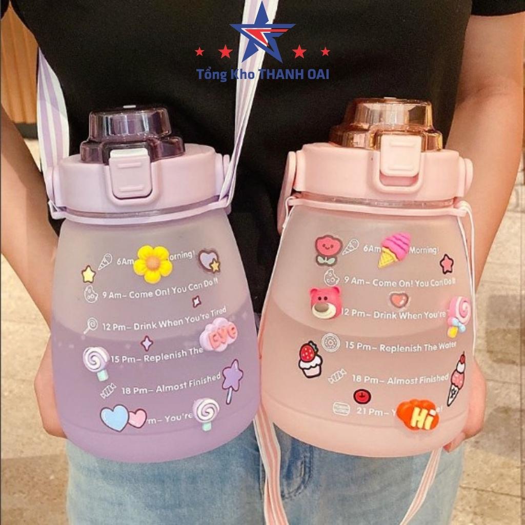 Bình đựng nước cute 1.3 lít có ống hút vạch chia tặng sticker