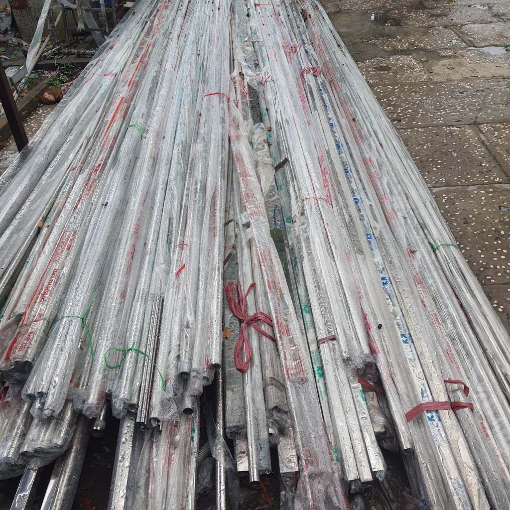 Nhận cắt ống inox tròn o50mm , dày đúng 1.2li  , inox 201 và inox 304  dùng làm tru lan can , ống khói , ống bô xe tải .