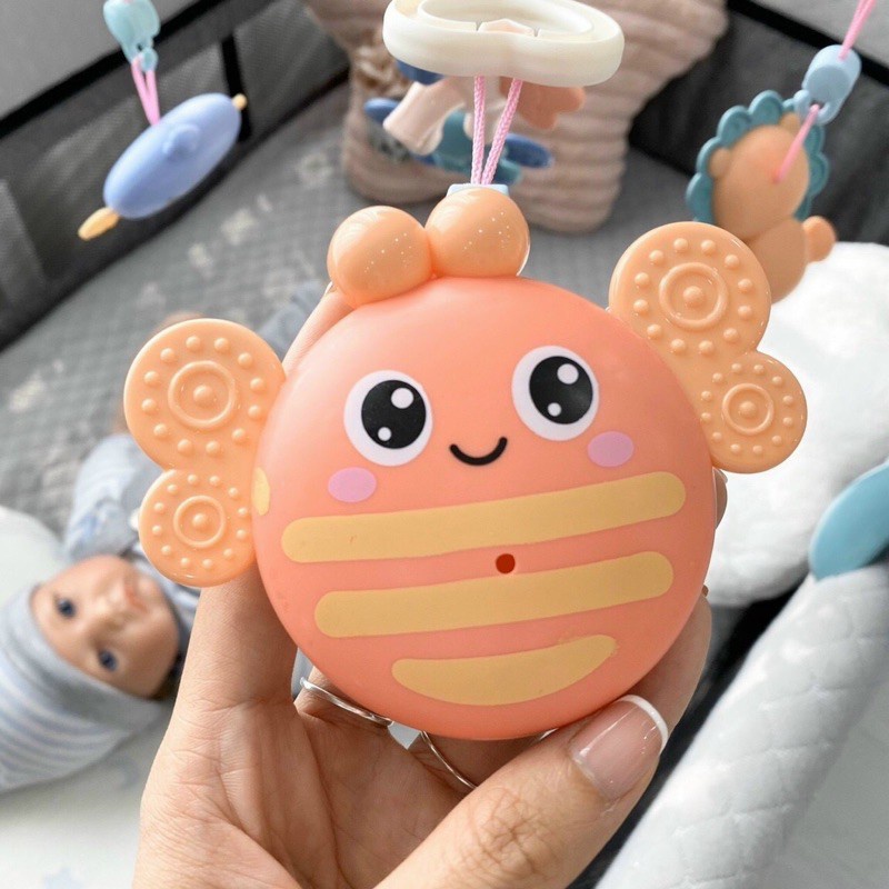 Đồ Chơi Treo Cũi Cho Bé Treo Nôi Phát Nhạc Có Điều Khiển Từ Xa Tự Xoay Cao Cấp TN36