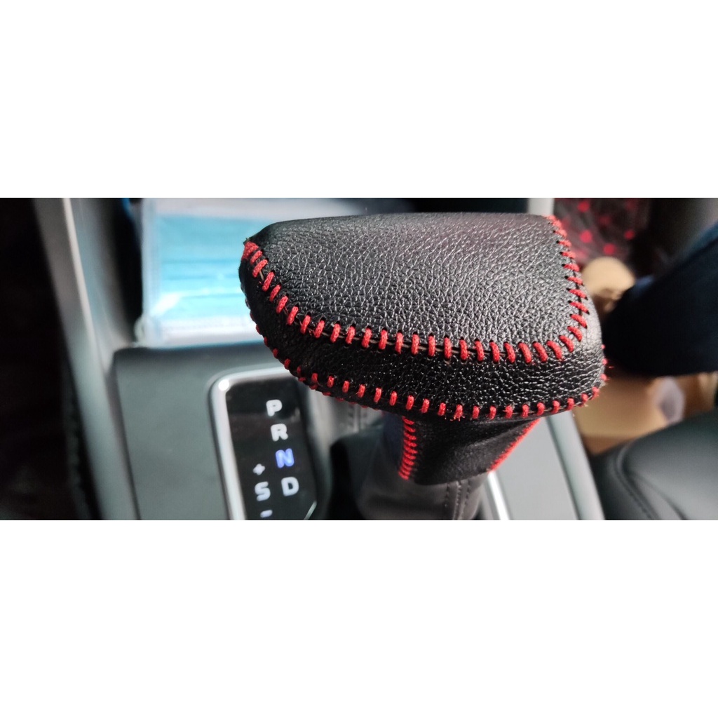 Bọc cần số xe Hyundai Creta 2021 2022 2023 Da Đen Chỉ Đỏ, Da Bò Thật, Đường may tinh tế thẩm mỹ