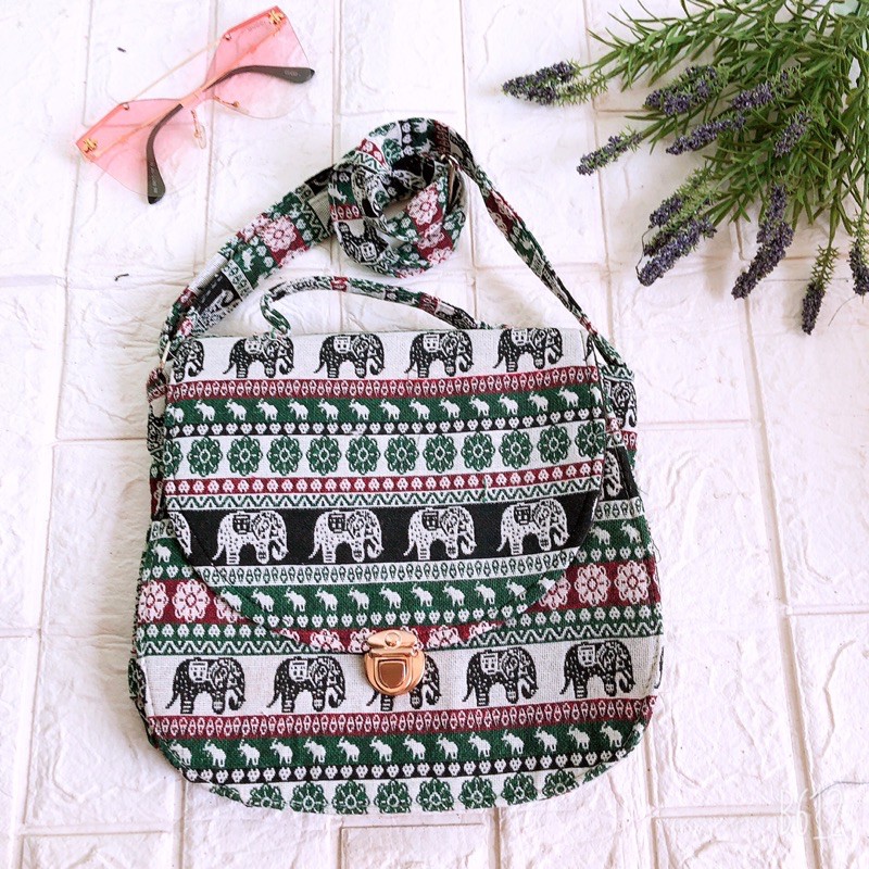 Túi đeo chéo thổ cẩm khoá bóp kim loại