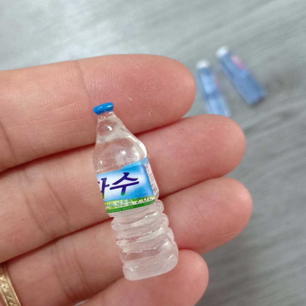 Chai nước khoáng mini đồ chơi mô phỏng cho búp bê