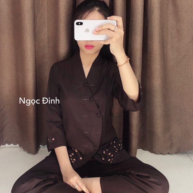 Bà lai nhật nút bọccc