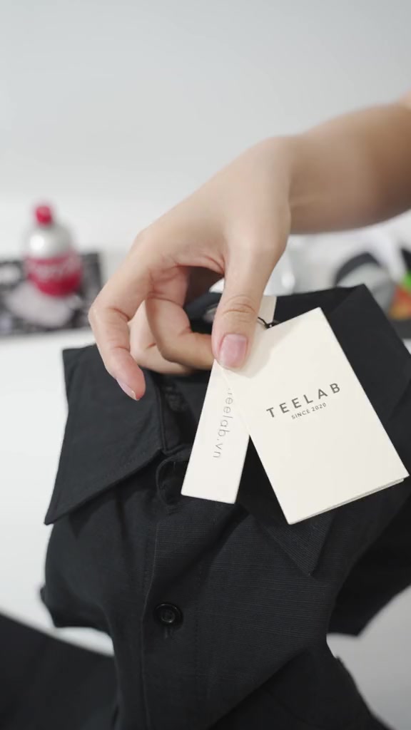 [Mã FATREND02 giảm đến 30k đơn 99k] Áo Sơ Mi Đũi Cộc Tay Form Rộng Teelab Local Brand Unisex SS038 | BigBuy360 - bigbuy360.vn