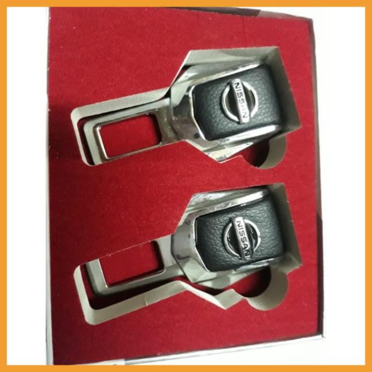 Chốt cài dây an toàn loại cao cấp có full logo hãng xe, bộ chốt khóa gồm 2 cái - Vạn Dặm Bình An