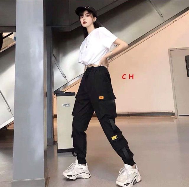 Quần kaki túi hộp logo vàng cam unisex