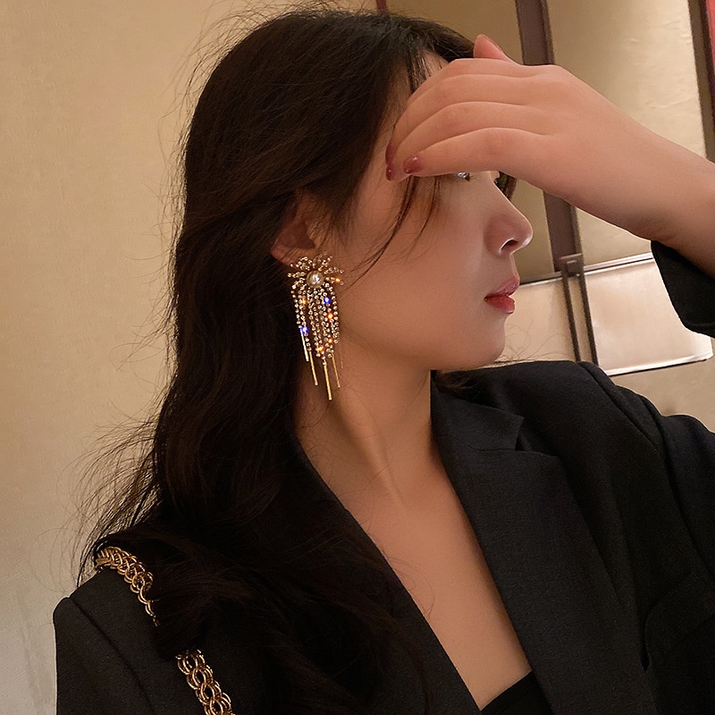 Khuyên Tai Kim Loại Dài Tua Rua Thời Trang Hàn Quốc Cho Nữ