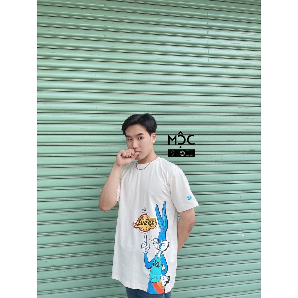 [CHÍNH HÃNG] Áo thun New Era Los Angeles Lakers in hình Thỏ Tune Squad màu Kem
