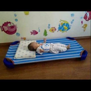 Giường lưới thoáng mát cho bé yêu