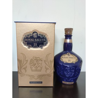 Vỏ chai rượu Chivas 21