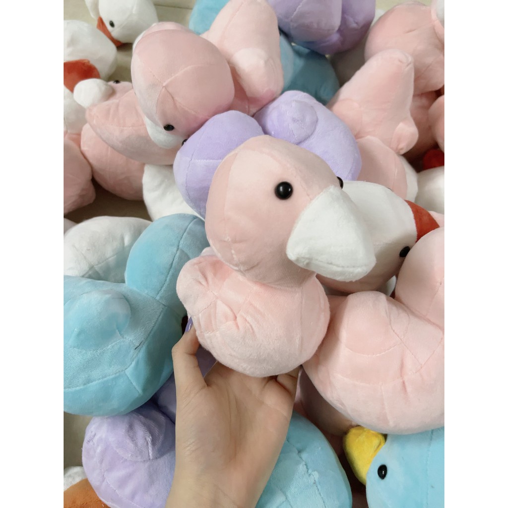 Thú Nhồi Bông Hình Chú Vịt Con Đáng Yêu 20cm