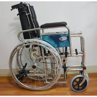Xe lăn có bô Lucass X8 có bô tay phanh gập gọn tiện lợi