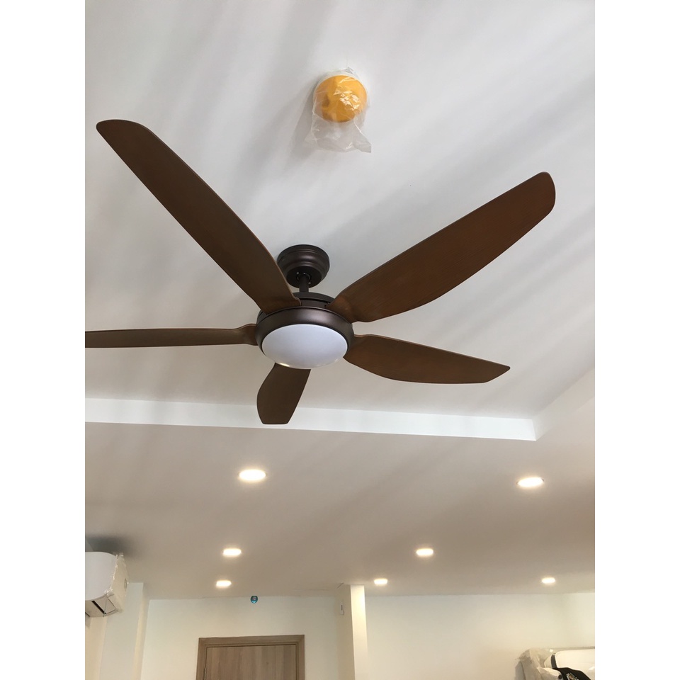 Quạt trần đèn sải cánh dài có remote từ xa đảo ngược chiều,chạy siêu êm đèn cực sáng