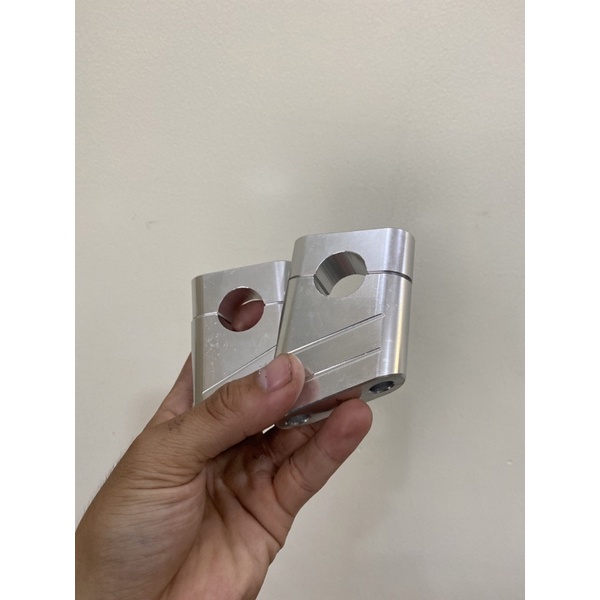 Gù Nâng Ghi dong phi 22- 22 Đông Xéo - Tay Lái Moto - Nhôm CNC Nguyên Khối - Dày - Cứng Cáp - Màu Vàng và Đen