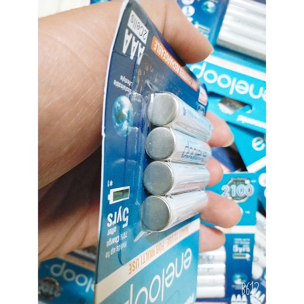 Pin Sạc AAA Eneloop 800 mAh Vỉ 4 viên, tặng kèm 1 hộp đựng pin trị giá 20k