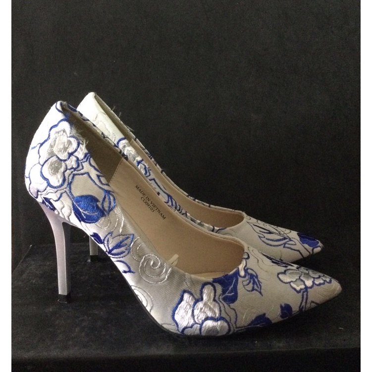 Giầy cao gót hoạ tiết hoa pass