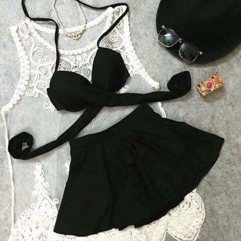 Bikini áo ngực chéo dây váy xòe đen