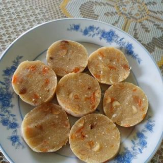 Nhờ ad duyệt bài giúp em
Bánh này ở quê em gọi là bánh lăn, một số nơi gọi là bánh dẻo, bánh da. Tuổi thơ dữ dội mỗi n