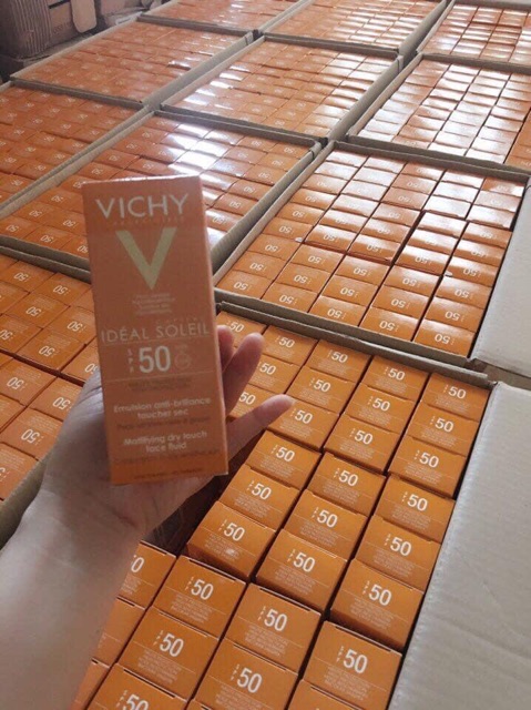 [Chính hãng] KEM CHỐNG NẮNG VICHY KHÔNG GÂY NHỜN RÍT SPF 50