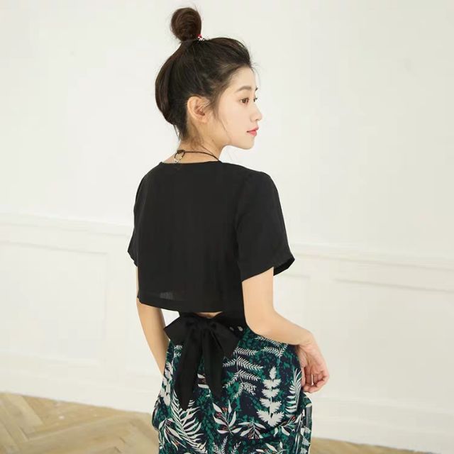 Set áo crotop kết hợp chân váy dài xẻ tà mỏng họa tiết lá cành thích hợp cho mùa hè 2019