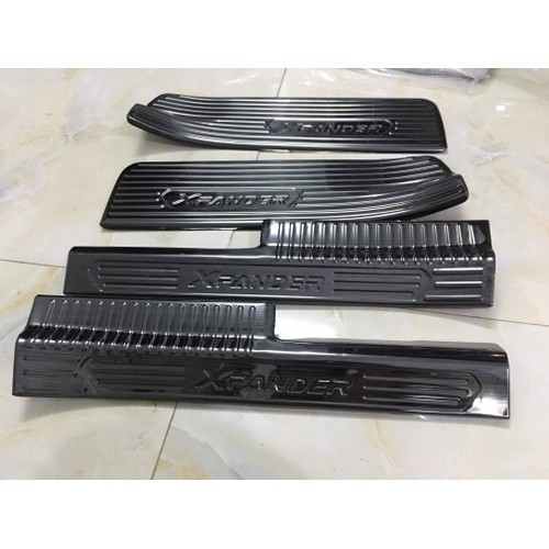 Ốp bậc trang trí xe Mitsu Xpander 2018 2019 2020 2021 mẫu titan cao cấp