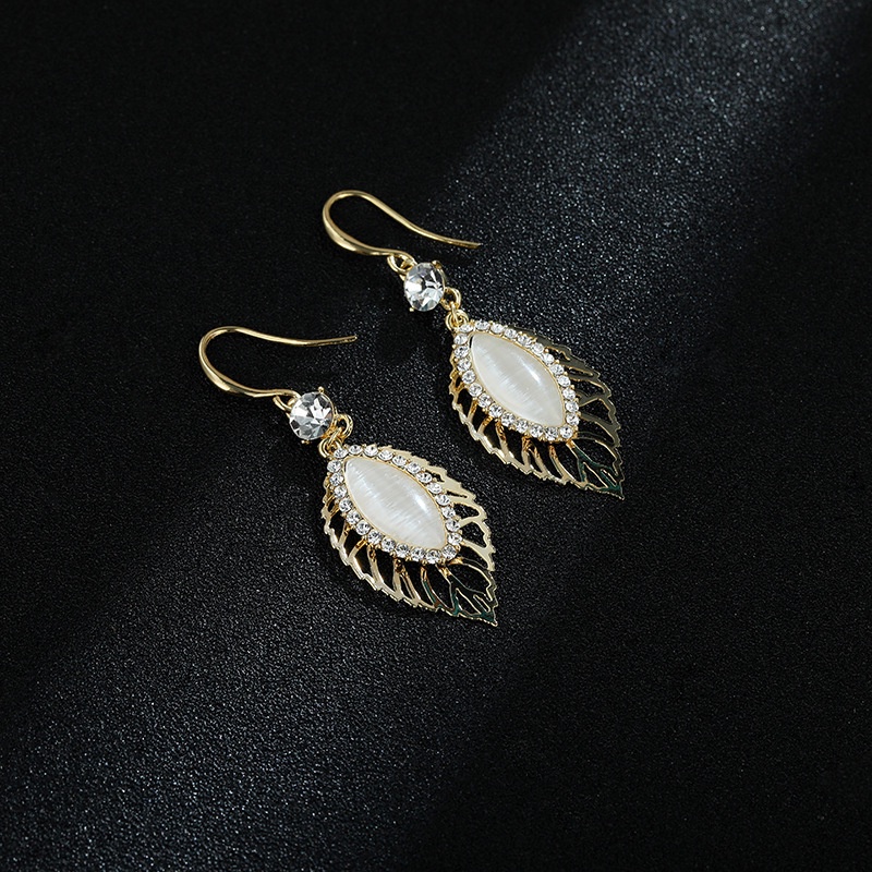 Bông Tai Hình Lá Phong Đính Đá Thời Trang Hàn Quốc