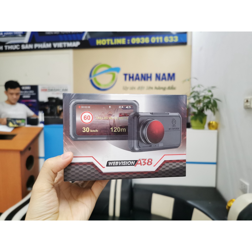 Camera hành trình Webvision A38  ghi hình 4K, cảnh báo giao thông bằng công nghệ AI.