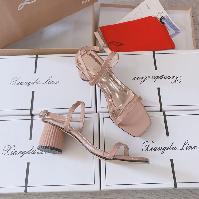 LOVIIECORNER-GIÀY SANDAL CAO GÓT 5 PHÂN QUAI NGANG DA BÓNG GÓT SỌC HAI MÀU ĐEN -KEM-GIÀY SANDAL GÓT VUÔNG 5 PHÂN-G190477 | BigBuy360 - bigbuy360.vn
